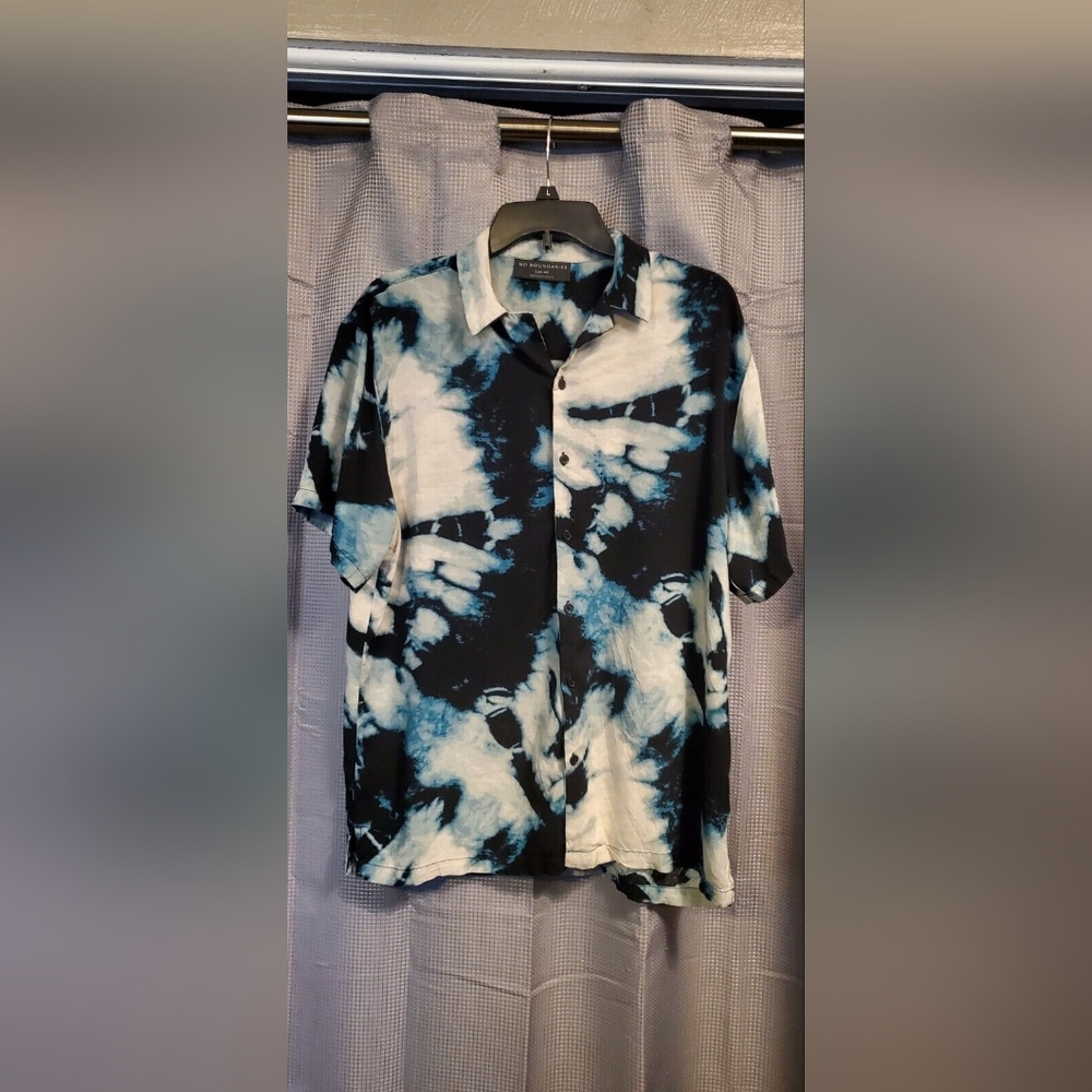 Large no boundaries button up